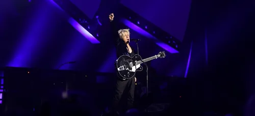 Indochine dévoile son nouveau tube "Karma Girls"