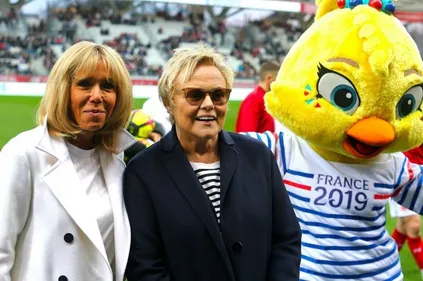 Il écrit à Brigitte Macron pour lui demander pardon