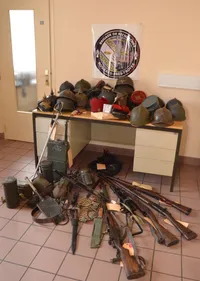 Des trafiquants d'objets militaires interpellés