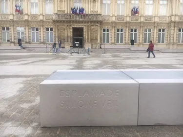 Alerte au colis suspect devant la mairie de Reims