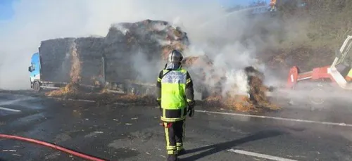 Camion de paille a pris feu sur la RD 977 (Marne)