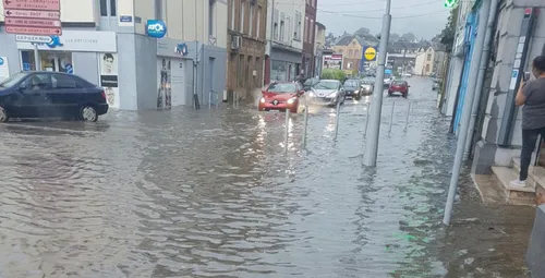 Des commerçants de Revin piégés dans l'eau.