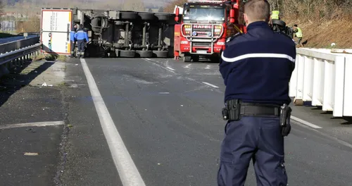 Un poids lourd bloque la moitié de l'A26