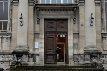 Peines de prison requises contre quatre policiers