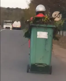 Une poubelle qui roule à 40 km/h