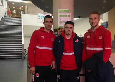 Des joueurs du Stade de Reims aux petits soins pour les enfants...