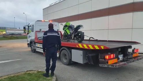 Un motard un peu trop pressé