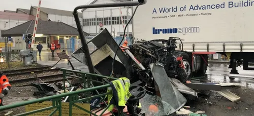Un TER percute un poids lourd en Haute-Marne