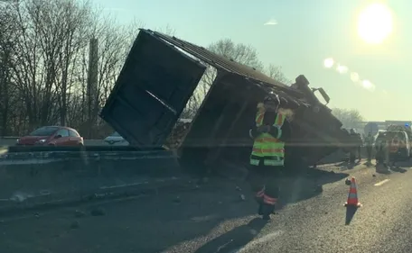 Un camion en difficulté à Reims