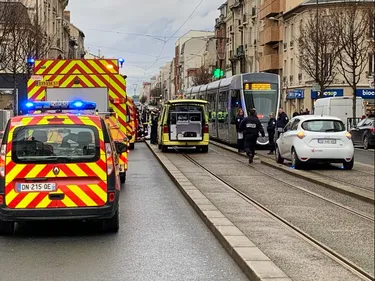 Un conducteur de trottinette percuté par un tramway