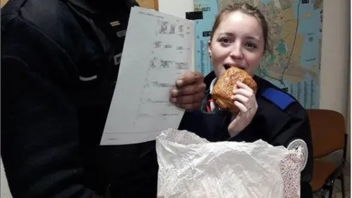 Il amène des croissants aux policiers qui ont arrêté son petit-fils