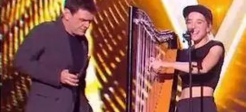 Gustine sur la scène de The Voice