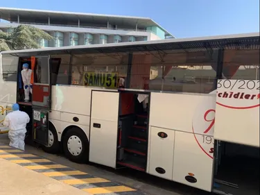 Le bus transportant des malades fait demi-tour