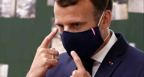 Un masque "Made in Aube" pour Emmanuel Macron