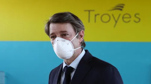 Port du masque obligatoire à l'Hôtel de Ville de Troyes