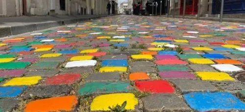La rue du Tambour à Reims retrouve des couleurs
