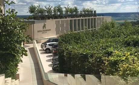 Le Royal Champagne reste dans sa bulle