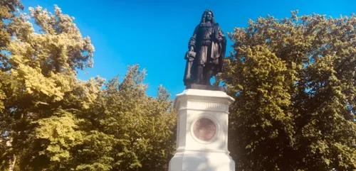 Mais qui est cet illustre inconnu?