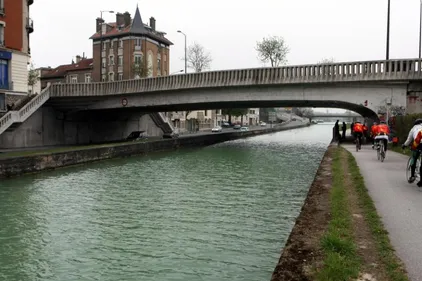 Ça coince sur le pont de Vesle à Reims