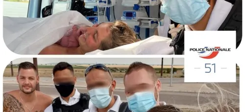 Des policiers aident une femme à accoucher