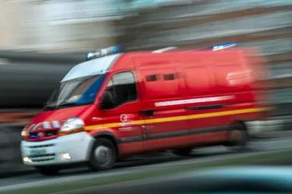 Le bébé naît dans le véhicule des pompiers