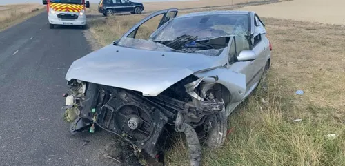 Il roule deux fois trop vite et part en tonneaux