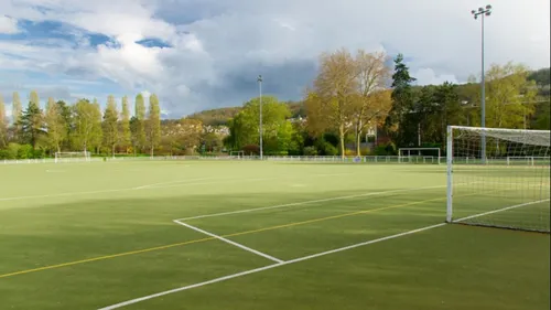 Des jeunes footballeurs attaqués par des dizaines d'agresseurs armés