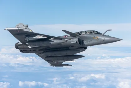 Un Rafale fait sursauter Paris