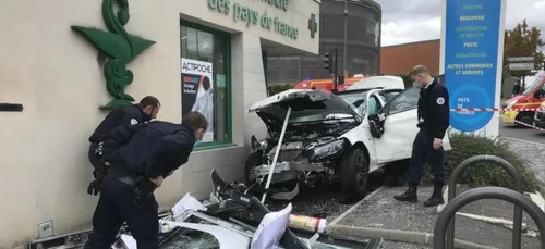 Une voiture termine sa course dans une pharmacie à Reims