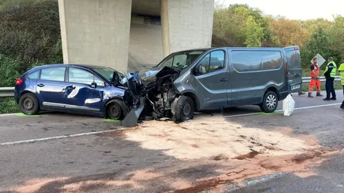 Une automobiliste se tue dans une collision frontale