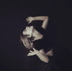 Gustine se dévoile pour Charivari