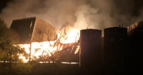 Violent incendie dans un hangar agricole