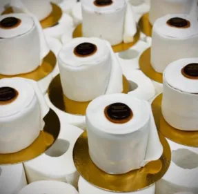 Un gâteau triple épaisseur