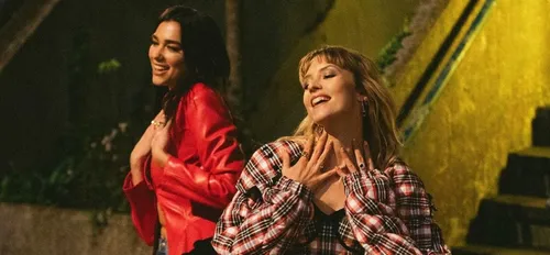 "Fever", le tube qui fait danser la planète avec Dua Lipa et Angèle