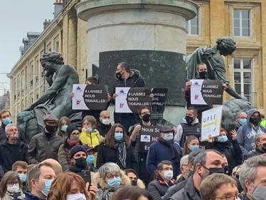 "Laissez-nous travailler !"