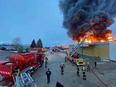 Violent incendie en cours