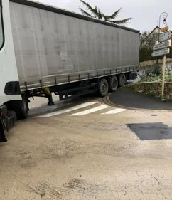 Le camion tombe en panne et bloque la circulation