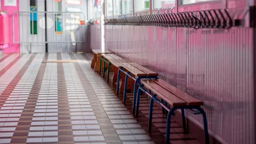 Forte hausse des classes fermées à cause du Covid