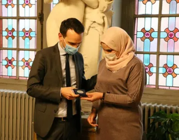 Récompensée pour avoir sauvé une fillette