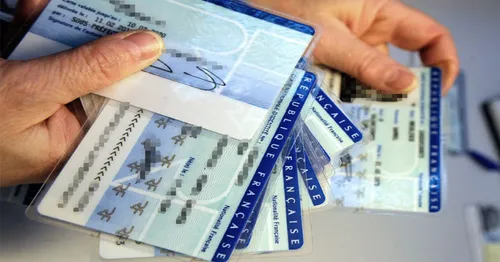 Vos papiers s'il vous plaît !