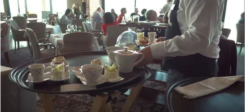 Un restaurant embauche