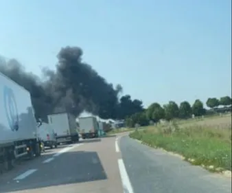 Un poids lourd en feu