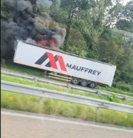 Plusieurs véhicules actuellement en feu