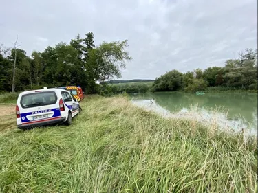 Un corps sorti de l'eau dans la Marne