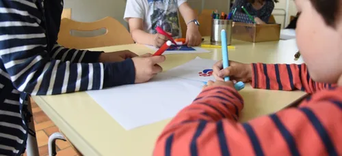 Des étudiants pour s'occuper d'enfants