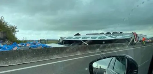 Un camion couché sur l'A26