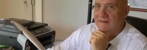Le sous-préfet de Vouziers, roué de coups.