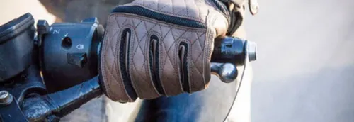 Gants obligatoires pour les motards