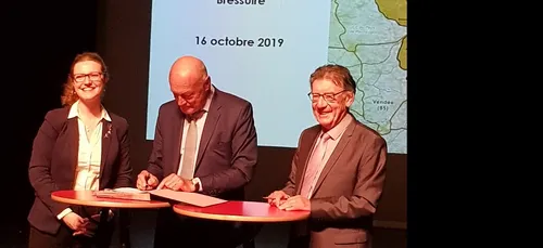 La région Nouvelle-Aquitaine et l'Agglo2B signent un contrat de...