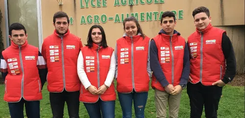 Des élèves des Sicaudières défendent leur lycée sur le salon de Paris